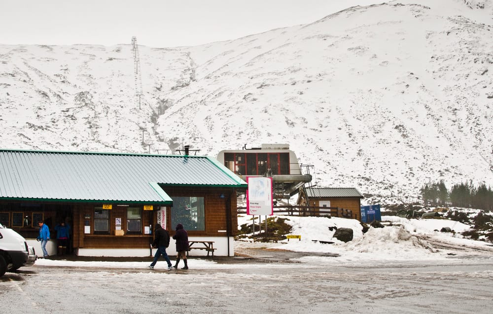 How to Work a Ski Season in The UK – The Ultimate Guide